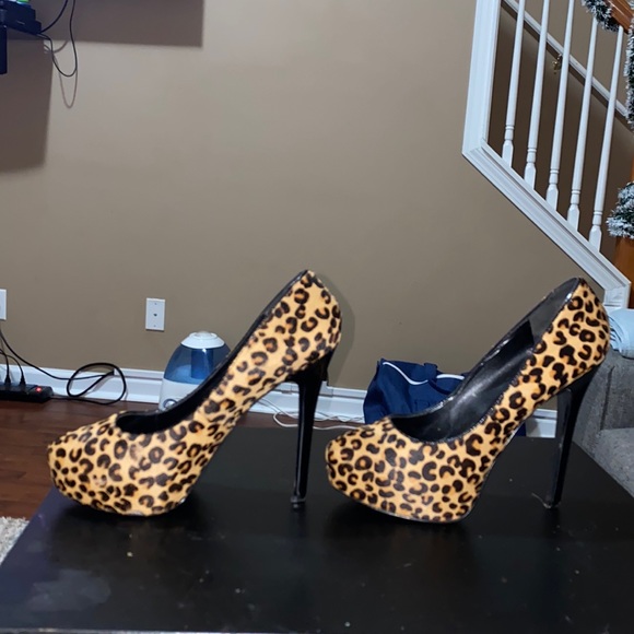 Very nice ALDO leopard pump - size 7.5 - Picture 2 of 2